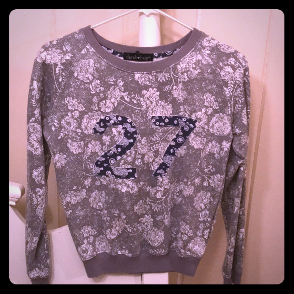 Derek Heart sweater